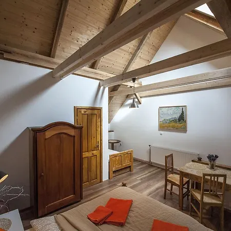 Krakovice 3*