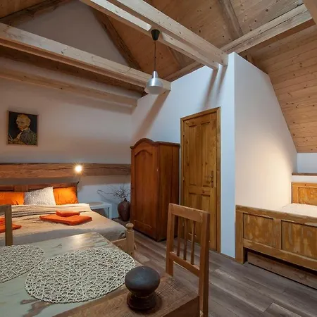 Krakovice 3*