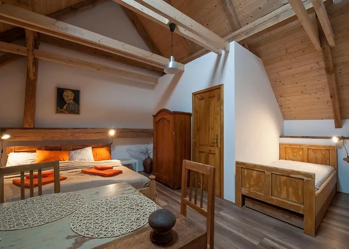 Krakovice 3*